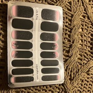 Lily & Fox 🦊 nail wraps.